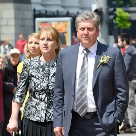 Първанови с коледна фотосесия за 250 лева (Вижте семейните кадри)