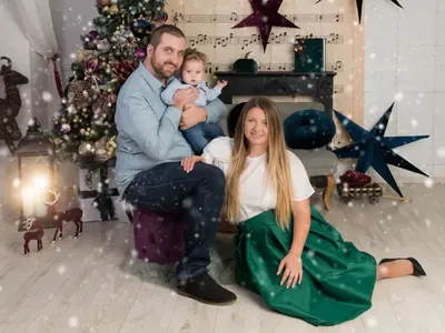 Първанови с коледна фотосесия за 250 лева (Вижте семейните кадри)