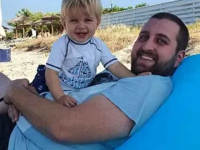 Първанови с коледна фотосесия за 250 лева (Вижте семейните кадри)