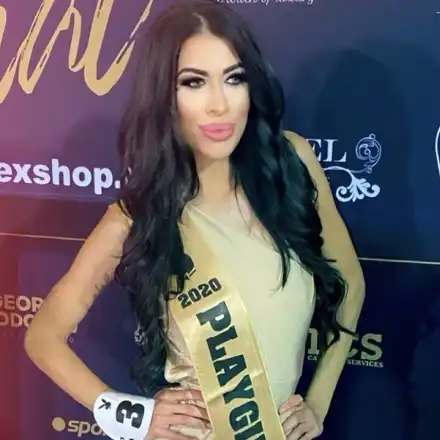 Плеймейтка пребори КОВИД-19! Обяви се твърдо против ваксините