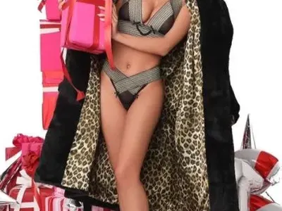 Предколедно! Жанета Осипова като леопардова Снежанка! (СНИМКИ)