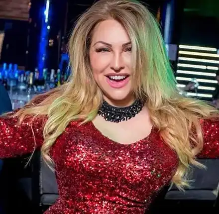 Рени къса с чалгата