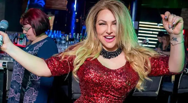 Рени къса с чалгата