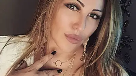 Рени се похвали с годежен пръстен от сръбски бизнесмен