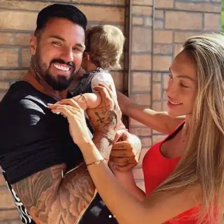 Русата Златка направи бебето модел на детската си линия дрехи