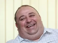 С първата си заплата Любо Нейков изял един кашон с банани