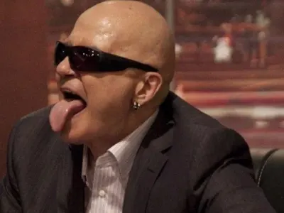 Слави Трифонов яде порция филе за 160 лв (Дългия с личен готвач, бои се какво има в храната)