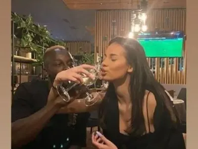 Соу пои гаджето с вино преди мач (Снимка)