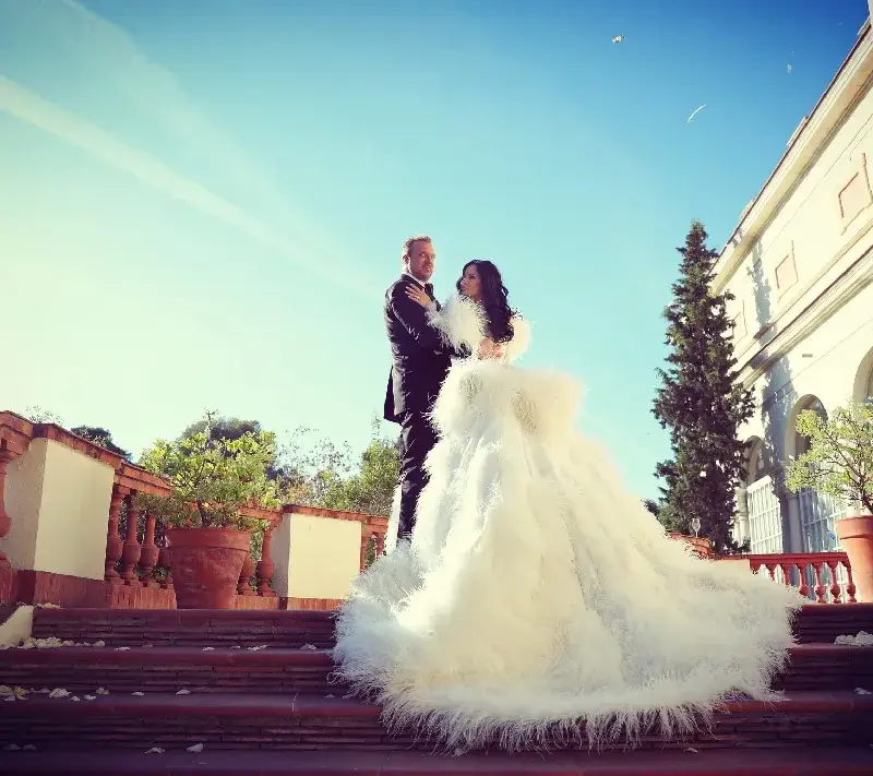 Сватбената рокля на Цеци Красимирова тежала 35 кг (Бижуто на Евгения Борисова струва минимум 50 бона)