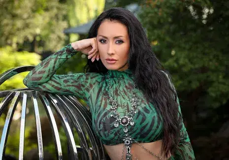 Ти да видиш! Джена 3-та година студентка по криминалистика