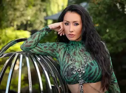 Ти да видиш! Джена 3-та година студентка по криминалистика