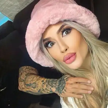 Тита с обсебваща връзка! (Недко Николов я задушава)