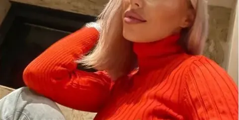 Умната блондинка! Жаси чете българска литература