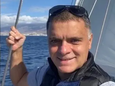 Васко Василев разпуска на Канарските острови (Сам ли пътешества цигуларят)