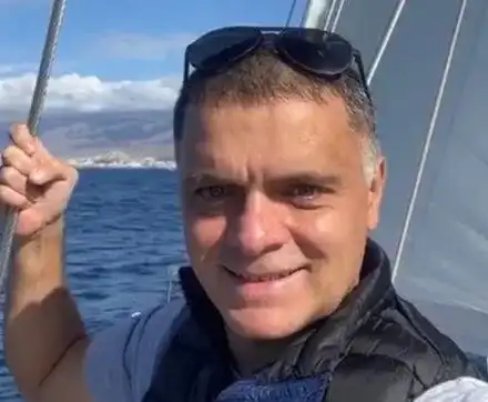 Васко Василев разпуска на Канарските острови (Сам ли пътешества цигуларят)