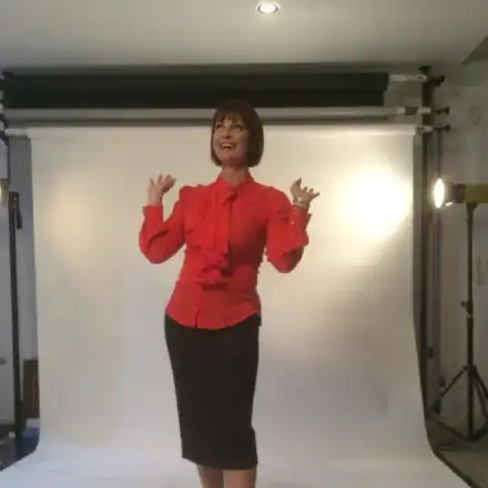 Векилска грее с нов мъж!Тв водещата заряза младоците, избра си набор