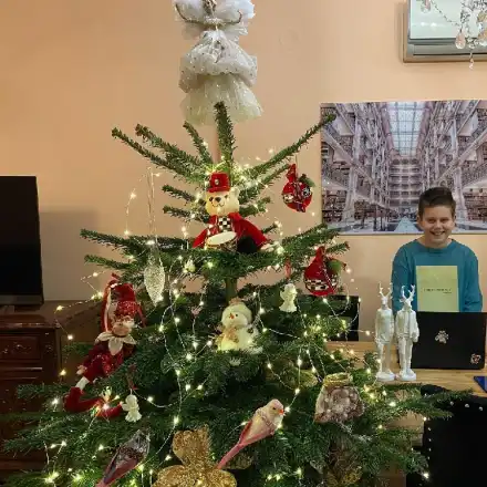 Венета Райкова си взе истинска елха