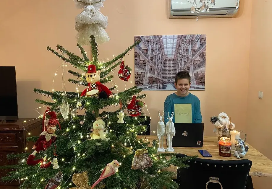 Венета Райкова си взе истинска елха