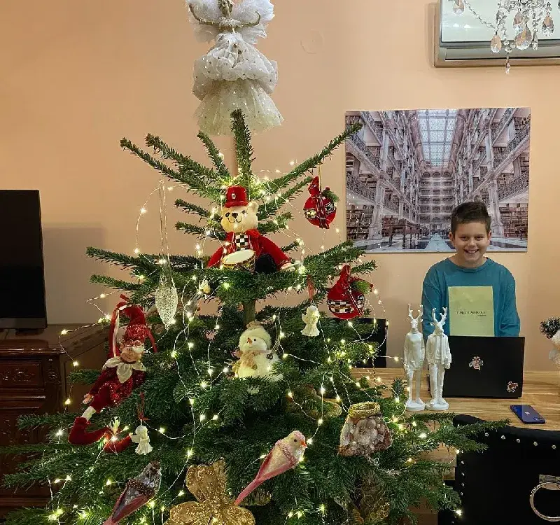 Венета Райкова си взе истинска елха