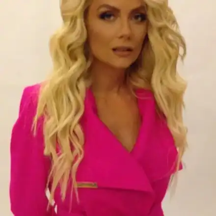 Венета Райкова върти баница