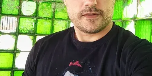 Владо Карамазов си купи джип насред пандемията