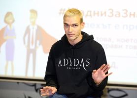 Емил Конрад откри биологичните си родители, във вените му тече гръцка и италианска кръв