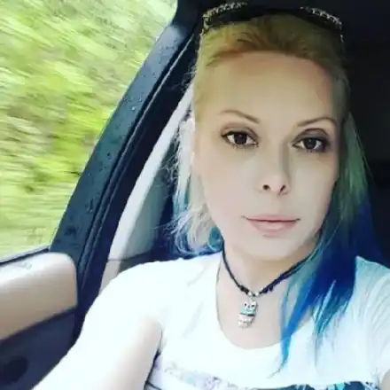 Албена Вулева продава гривни със съмнително качество! (Разказ от клиент)