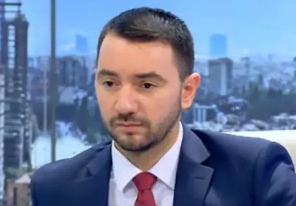Антон Хекимян шеф без диплома (Повишеният журналист нямал време да защити дипломната си работа в СУ)