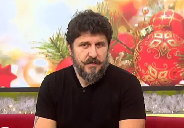 Асен Блатечки засука мустак като Д\'Артанян (Актьорът втрещи с новата си визия)