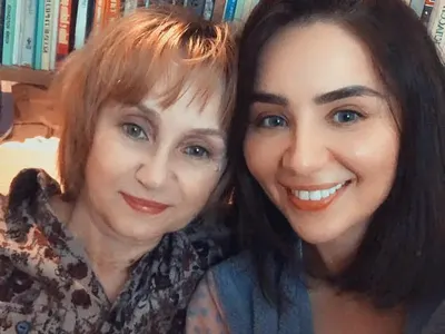 Безвкусен фотошоп или филъри: Елен Колева потресе с бузи на хомяк! (СНИМКИ)