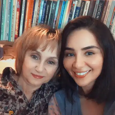 Безвкусен фотошоп или филъри: Елен Колева потресе с бузи на хомяк! (СНИМКИ)