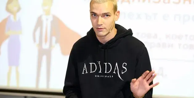 Емил Конрад откри биологичните си родители, във вените му тече гръцка и италианска кръв