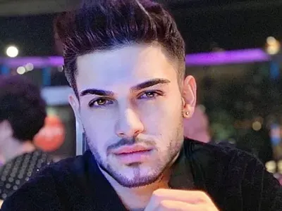 Емрах заби по-възрастна колежка! Няма да повярвате коя е певицата до сина на Стораро