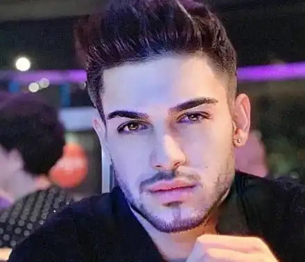 Емрах заби по-възрастна колежка! Няма да повярвате коя е певицата до сина на Стораро