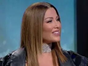 Енджи Касабие нае майка си за детегледачка на сина си