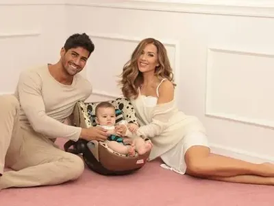 Енджи Касабие нае майка си за бавачка