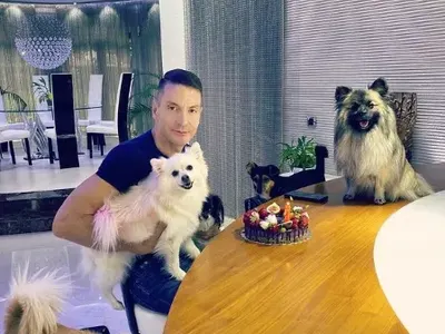 Гаджето на милионера с бугатито - Ваньо Алексиев, пусна удивителни СНИМКИ от стъкления му палат