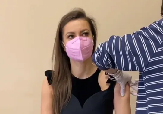 Гери Дончева стана за смях с ваксина в болница на рехабилитация
