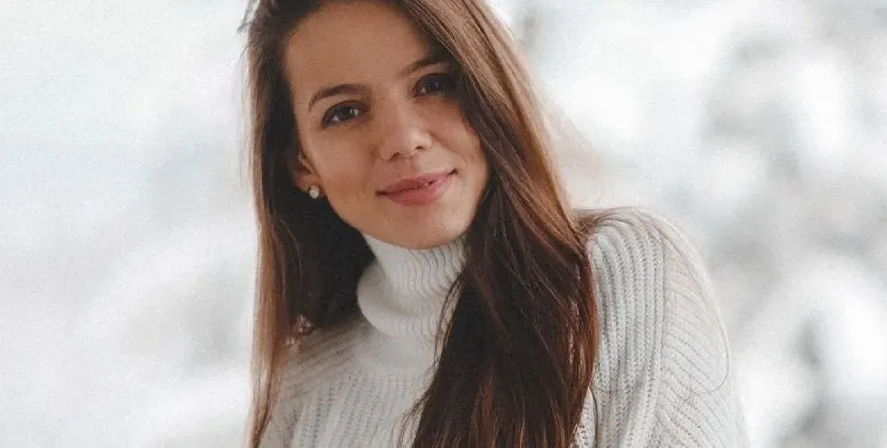 Жената на Наум Шопов се изложи с правопис (Теа Минкова не може да напише „брюнетка\")