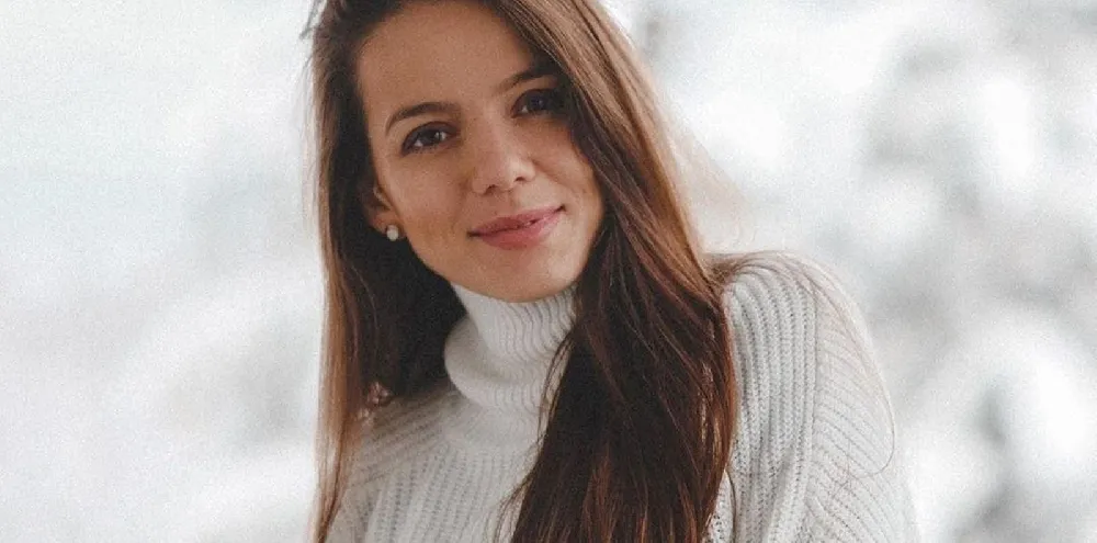 Жената на Наум Шопов се изложи с правопис (Теа Минкова не може да напише „брюнетка\")