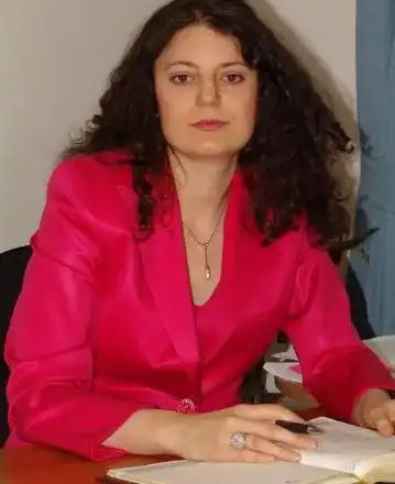 Жената на Петър Стоянович - копие на звезда от Игра на тронове