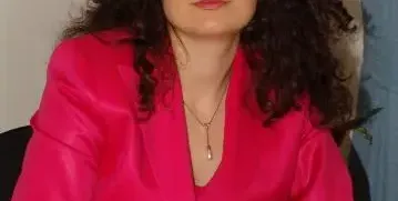 Жената на Петър Стоянович - копие на звезда от Игра на тронове