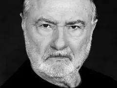 Капитан Петко Войвода щъка по чехли в големия студ