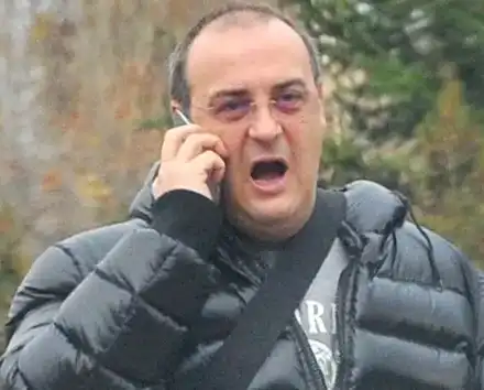 КОКОНА! Краси Радков си прави маникюр в студио за красота (Лакираха му ноктите)