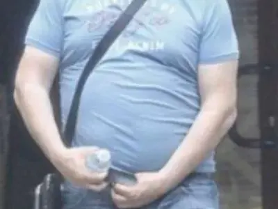 Краси Радков си лакира ноктите