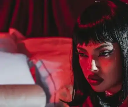 Лансират Дара в чужбина, първите й изяви са във Великобритания