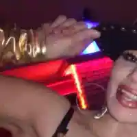 Лейди Би се радва на ново гадже