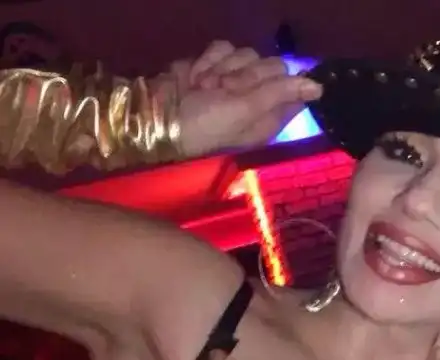 Лейди Би се радва на ново гадже