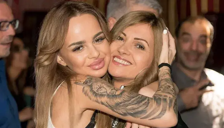 Майката на Сузанита си търси работа като детегледачка (Шенай се чуди как да закърпи семейния бюджет)