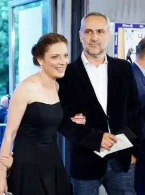 Мъжът на Теодора Духовникова помага на нуждаещи се (Стефан храни бедните)